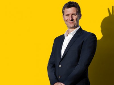 Adam Hills- Happyism