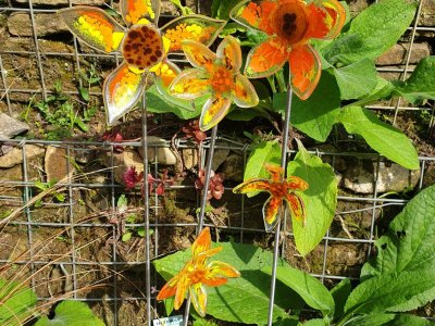 SS '22 - Fused Glass Flower Stakes