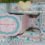 Tri-Fold Shutter Card Female